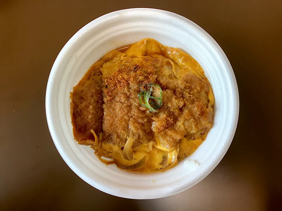 セブン お出汁のきいた特製ロースかつ丼|ばーさんさん