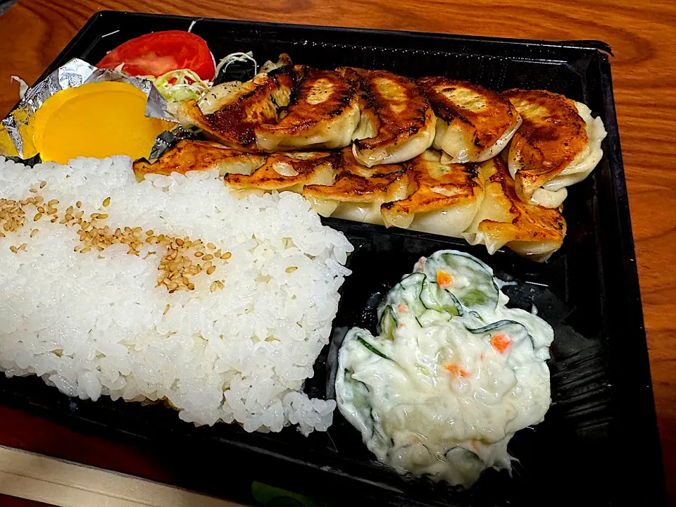 餃子W弁当（極み餃子＋ご飯大盛り）|tkeakirさん