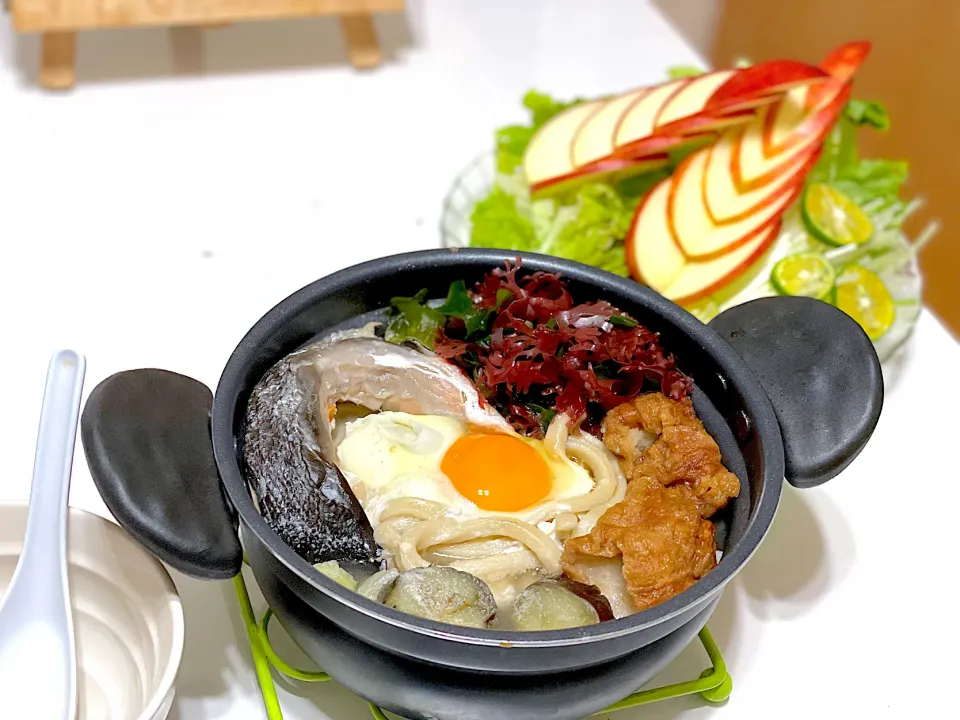 厚切り銀鮭カマの鍋焼きうどん🍲|マニラ男さん