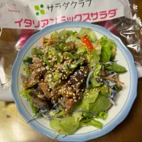 Snapdishの料理写真:鰹のタタキとイタリアンサラダ|youmihoさん