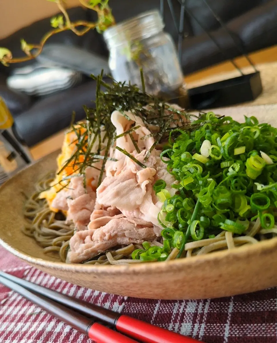 瓦そば風冷やし豚しゃぶ蕎麦|まりおさん