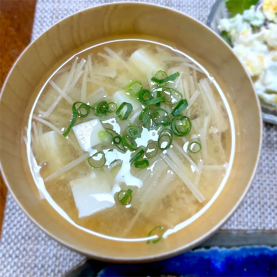 Snapdishの料理写真:えのきと豆腐のお味噌汁|藤田 まり子さん