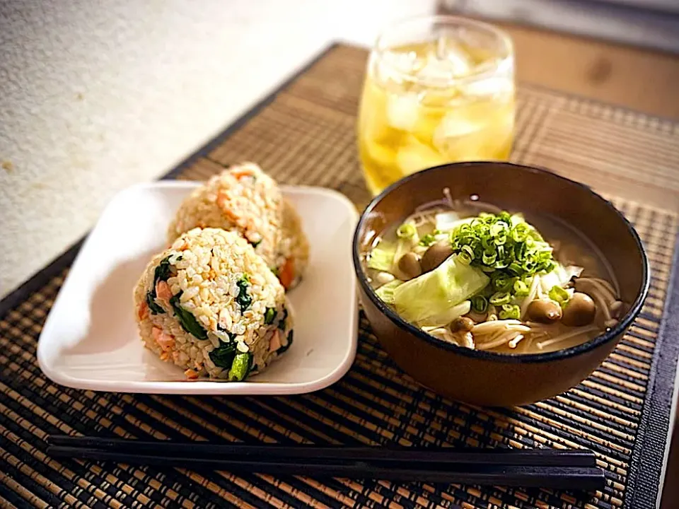 鮭とほうれん草の玄米おにぎり🍙|カジさん