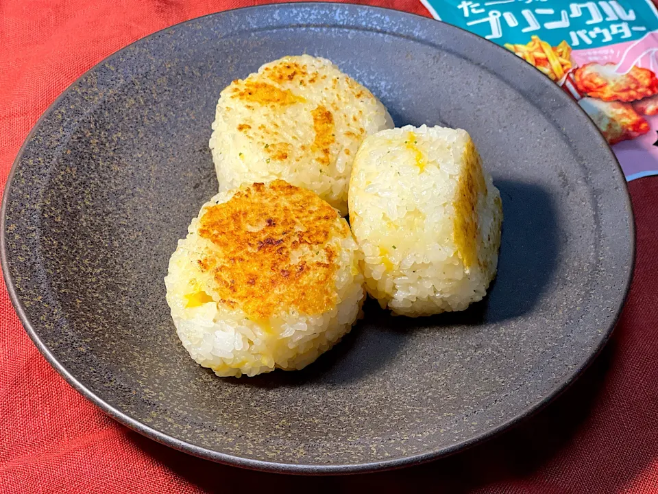 プリンクルチーズ焼きおにぎり🧀|レオンさん