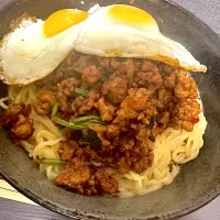 Snapdishの料理写真:汁なし担々麺　卵乗せ|deronさん