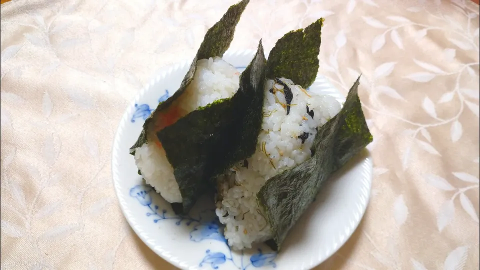 10/16の夜勤弁当
おにぎり2種🍙|卯月さん