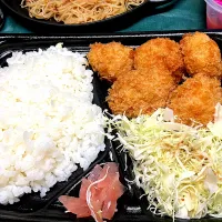 Snapdishの料理写真:ローソンの半額店内作り弁当【ホタテフライ弁当】|🐈⸒⸒⸒⸒つるのダンス🐈🐾さん