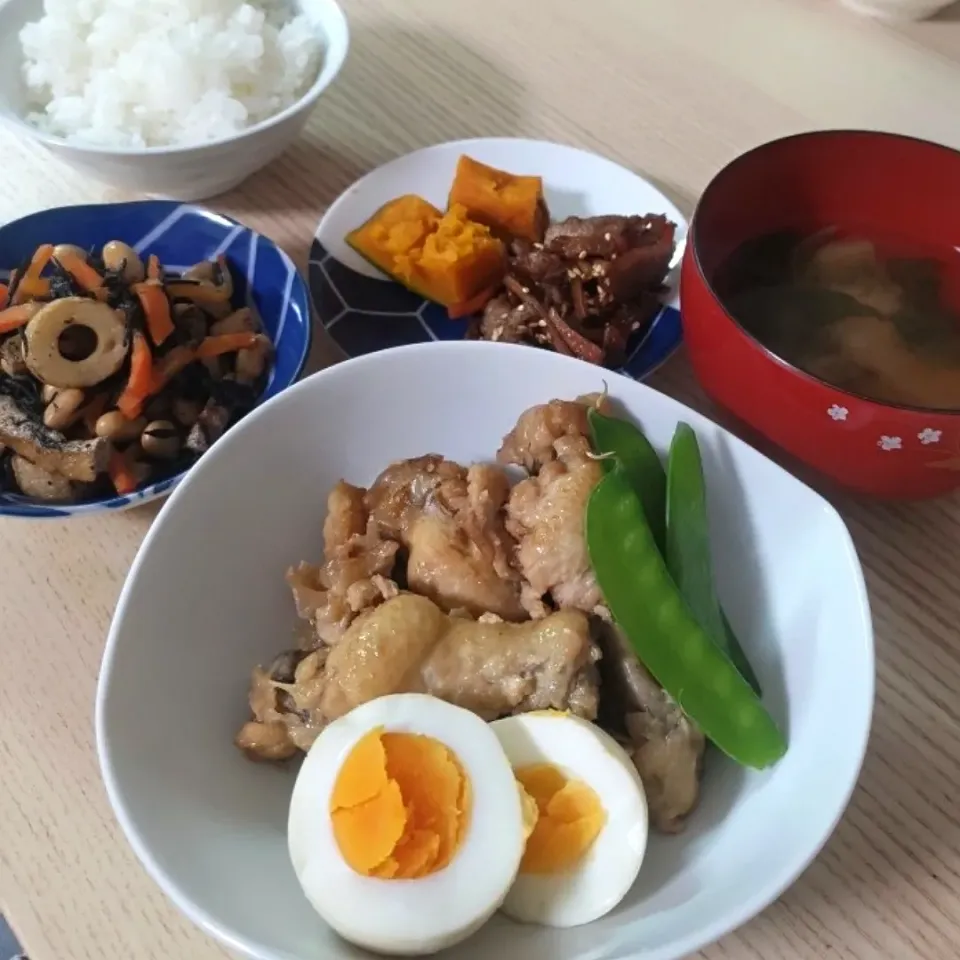 手羽元と卵の煮物、ひじき煮、豚肉入りきんぴら|ちゃいさん