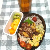 Snapdishの料理写真:牛肉じゃがいも炒め弁当|ルルさん