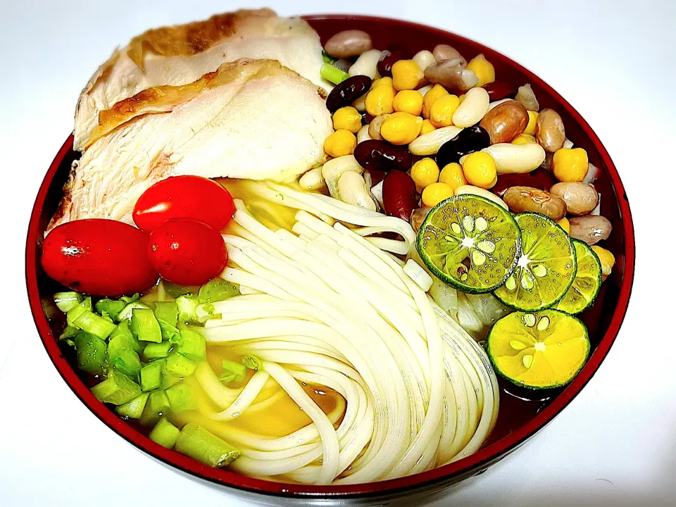 炙り鶏とたっぷりサラダ豆のうどん|マニラ男さん