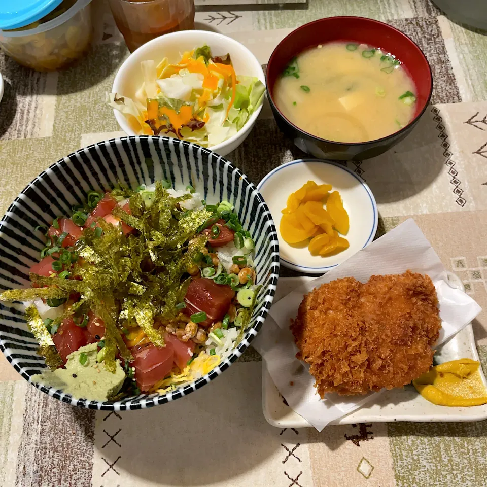 Snapdishの料理写真:納豆鉄火丼 ヒレカツ1枚セット|T. Wonderさん