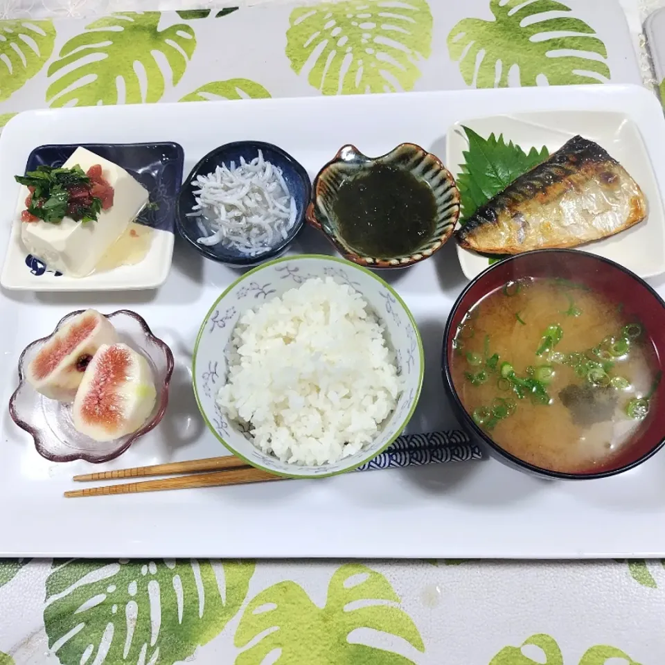 Snapdishの料理写真:玄米炊き忘れ白ご飯朝定😁|rikako♪。.:＊さん