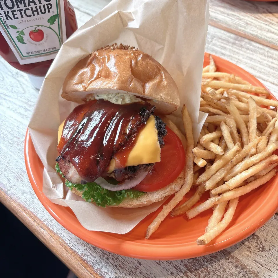 BBQベーコンチーズバーガー🍔🥓🍟✨|nacchan♪さん