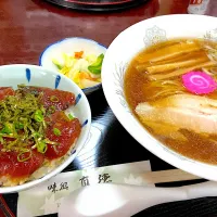 Snapdishの料理写真:ラーメンとミニまぐろ漬け丼|901さん