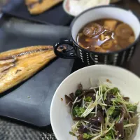 Snapdishの料理写真:ホッケの干物＆カイワレとキクラゲと春雨のサラダ＆豆腐の味噌汁|テケテケさん