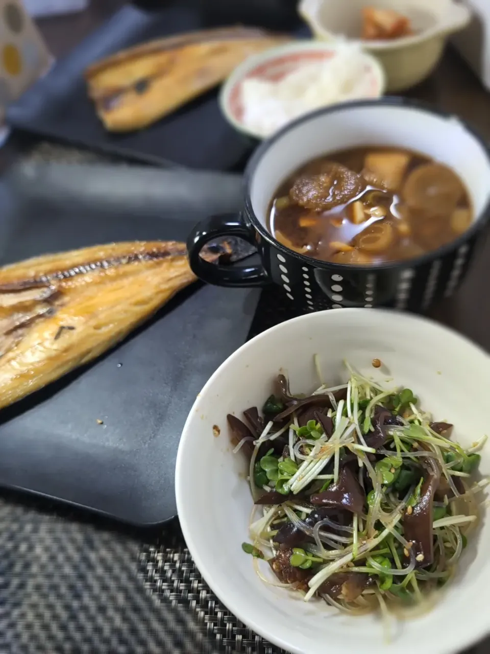 ホッケの干物＆カイワレとキクラゲと春雨のサラダ＆豆腐の味噌汁|テケテケさん