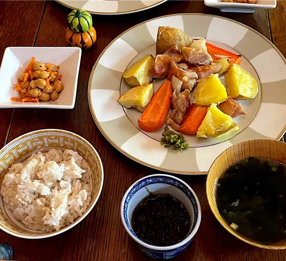 Snapdishの料理写真:晩ごはん♯グリルドチキン&vegetables ♯もち麦ごはん♯もずく酢|小松菜さん