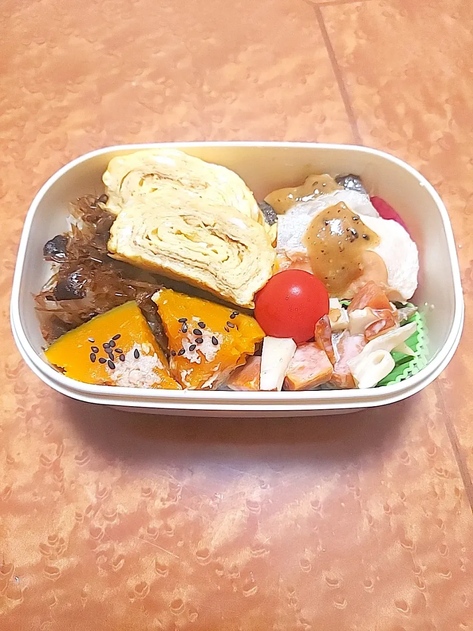 玉子焼以外は炊飯器で作った弁当🍱|Keiさん