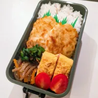 Snapdishの料理写真:ピカタ弁当🌷|きゅーさん