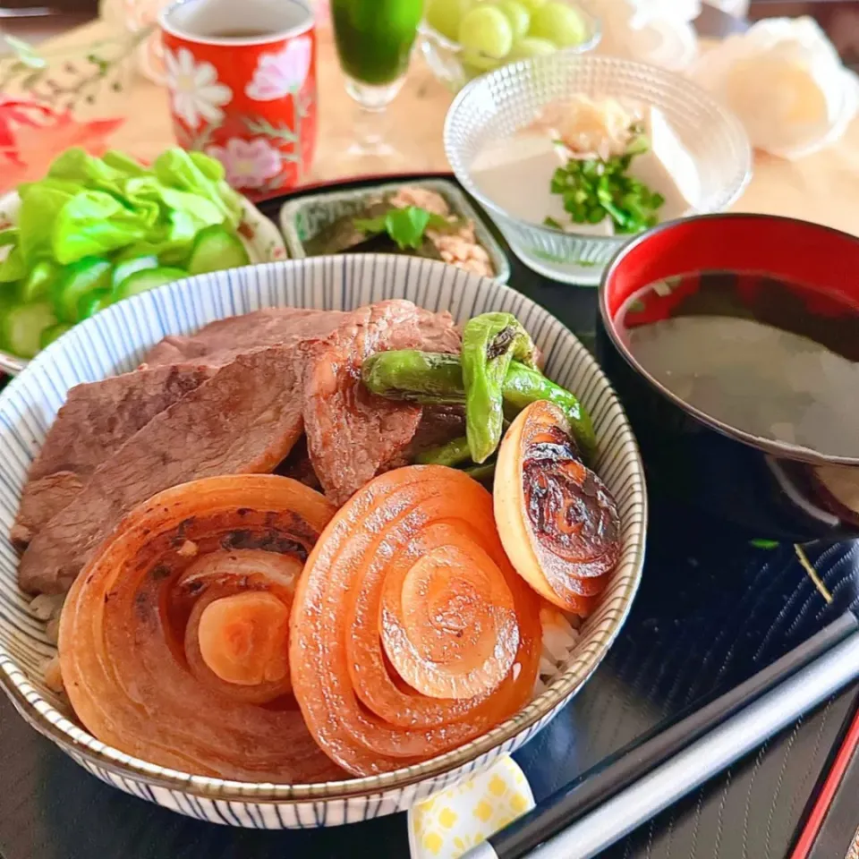 玉ねぎ照り焼き丼|アカネ💖さん