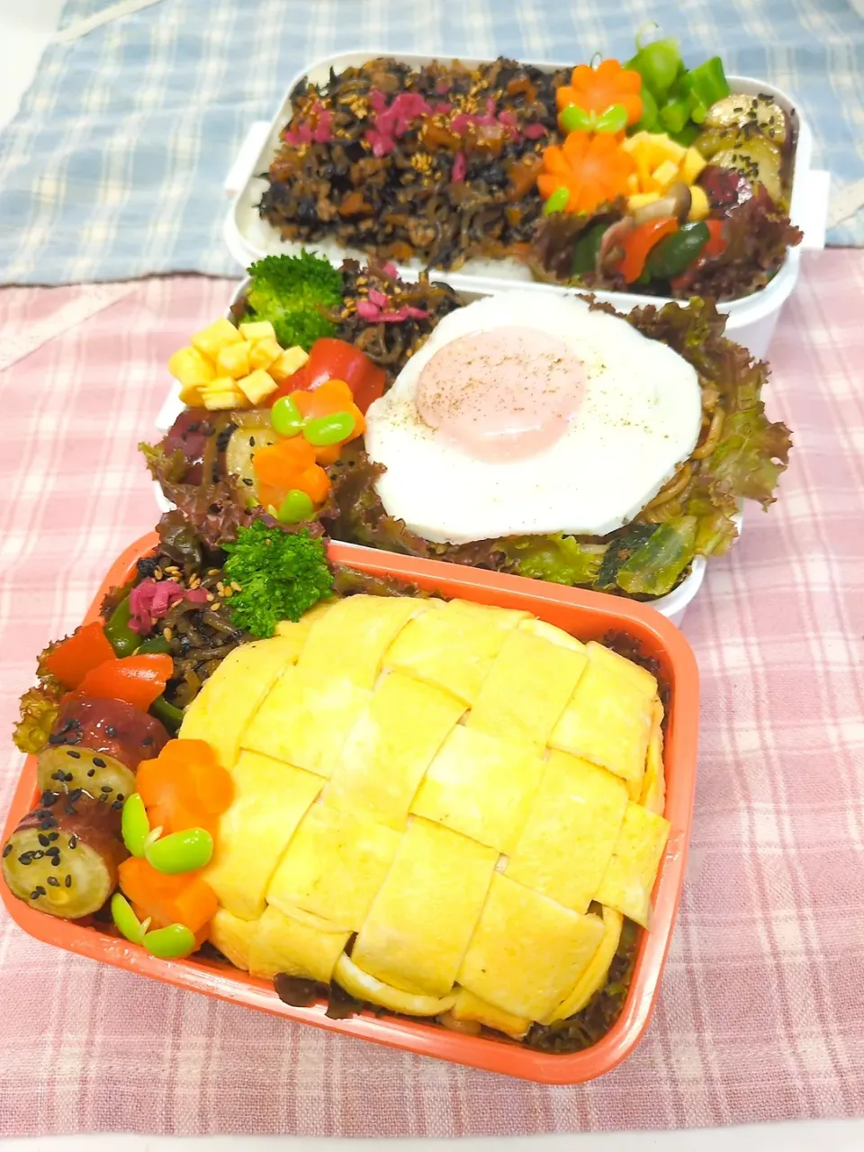 Snapdishの料理写真:編み編みオムソバ＆目玉焼き乗せ焼きそば＆ひじきご飯弁当♥|みちゅあしさん