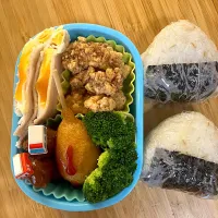 Snapdishの料理写真:息子遠足お弁当|くままさん