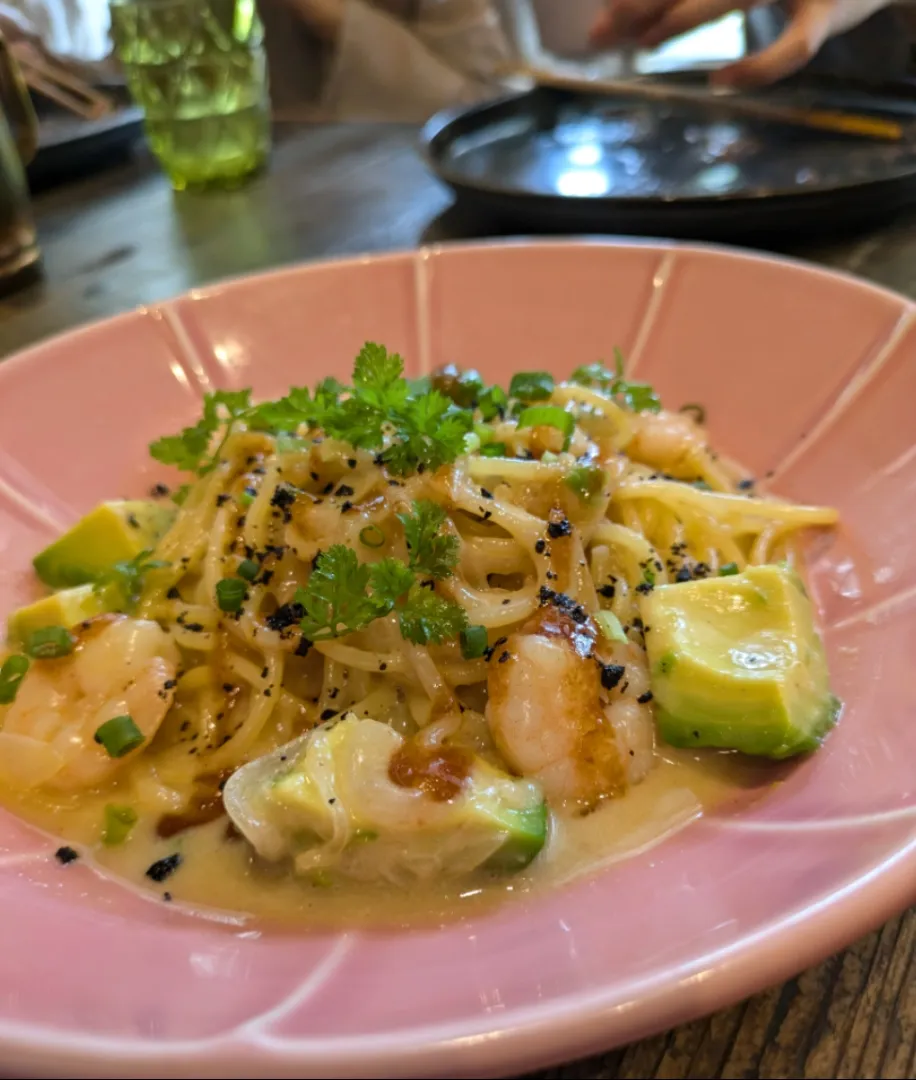 海老とアボカドの塩麹梅ソースのパスタ|いりごまさん