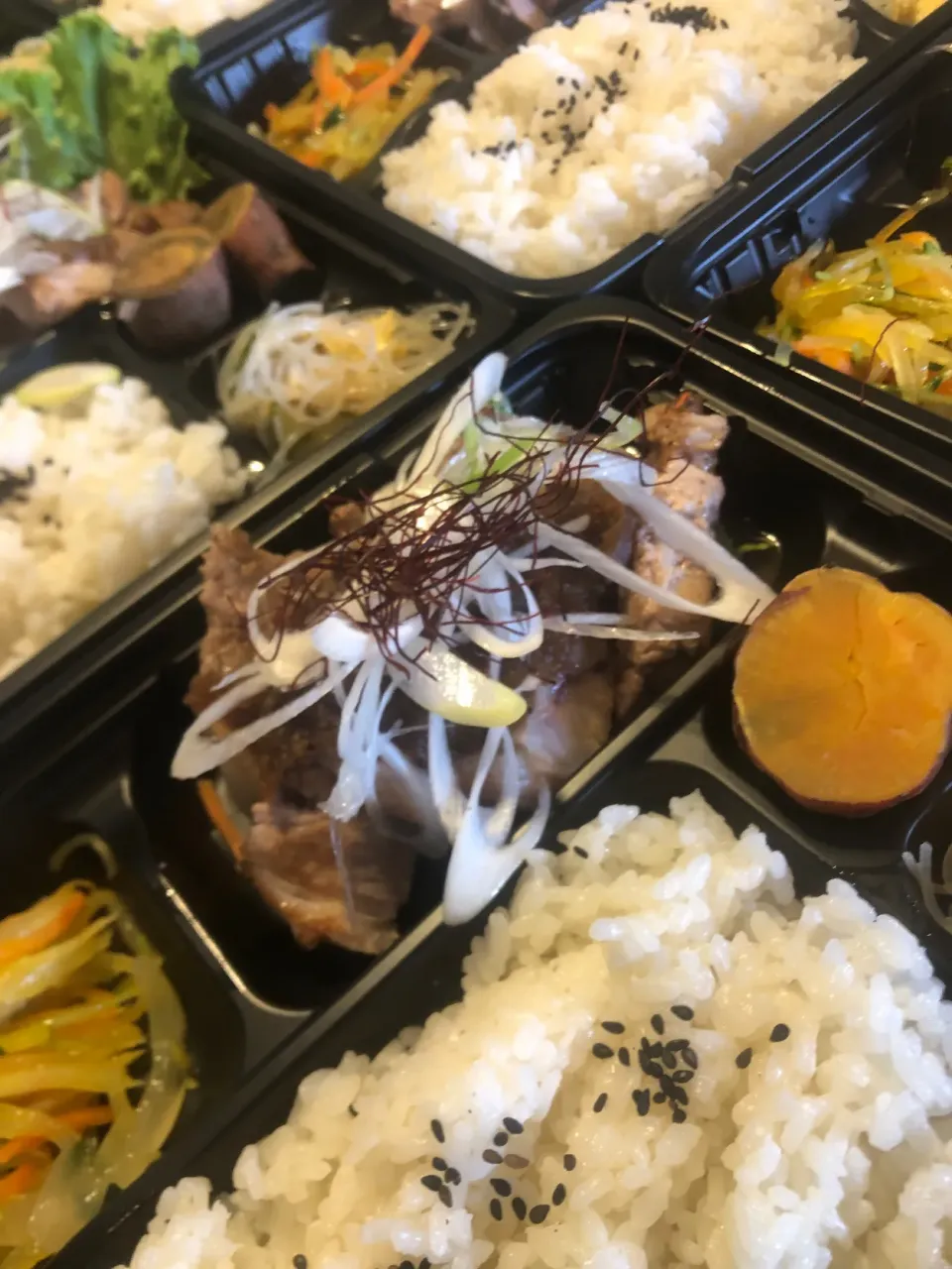 Snapdishの料理写真:豚ステーキ/ジンジャーソース弁当|沖縄「ピロピロ」ライフさん