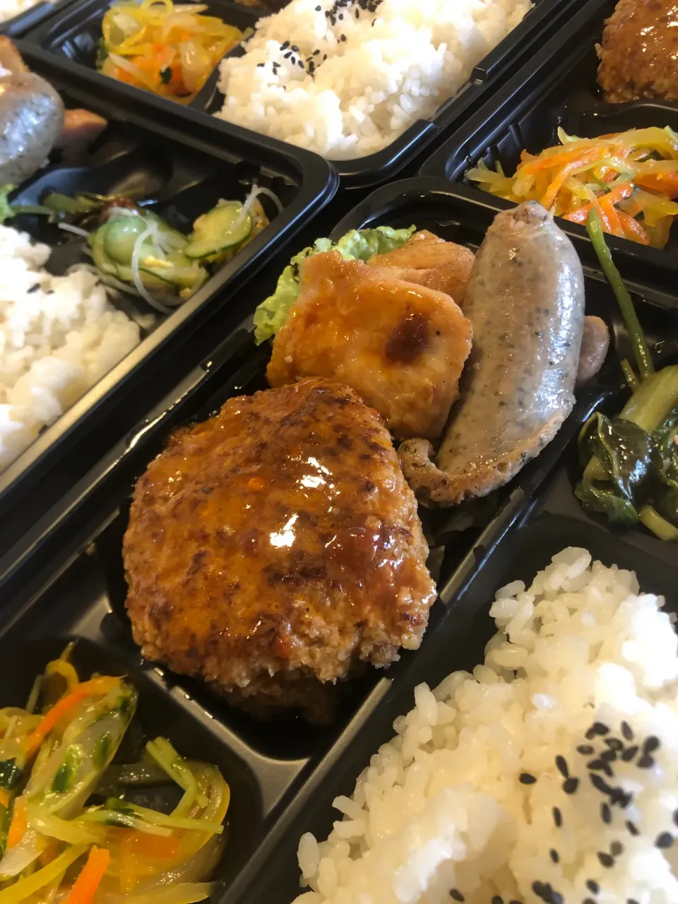 Snapdishの料理写真:手造りハンバーグコンボ弁当|沖縄「ピロピロ」ライフさん