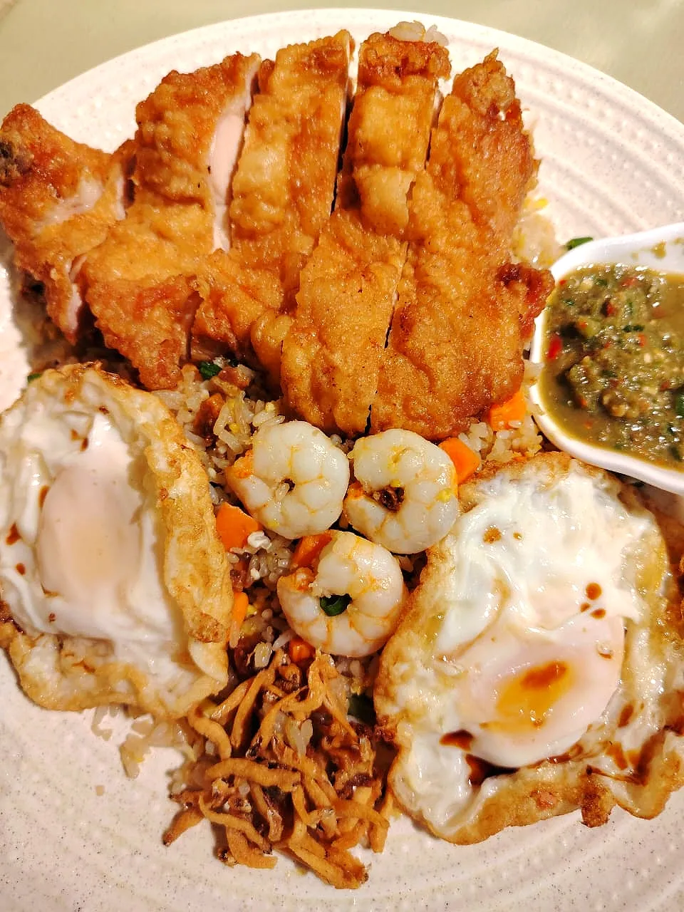 Snapdishの料理写真:无辣不欢大鸡腿饭 Super Spicy Chicken Chop Rice|Rich Man Fried Riceさん