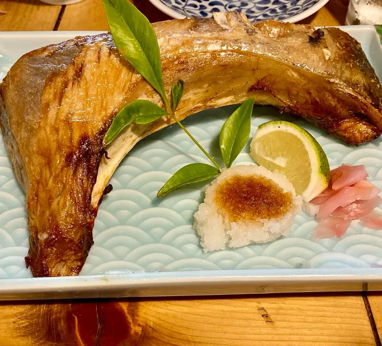 焼魚de晩酌スタート💦
カマ焼きに 常備菜と芋焼酎を添えて晩ごはん(^^)|ばくあんしゃさん