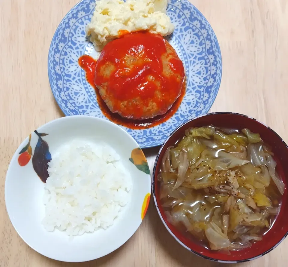 2024 0816　トマトチーズハンバーグ　ポテトサラダ　キャベツと舞茸のコンソメスープ|いもこ。さん