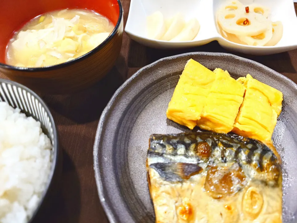 Snapdishの料理写真:鯖の塩焼き定食|伊藤央さん