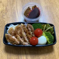 Snapdishの料理写真:10/19 とんてき弁当🐷|ゆさん