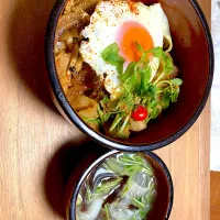 Snapdishの料理写真:十勝豚丼と緑豆春雨スープ|ももさん