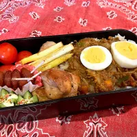 Snapdishの料理写真:2024.10.19 息子弁当　◎ドライカレー　　◎グリルチキンとホワイトアスパラ　◎金時豆|goroさん