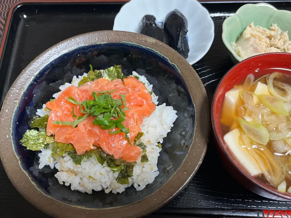 10/16 夕飯 サーモンたたき丼|kittykittyさん