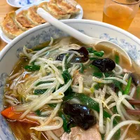 Snapdishの料理写真:満州ぎょうざ　もやしラーメン|みーさん