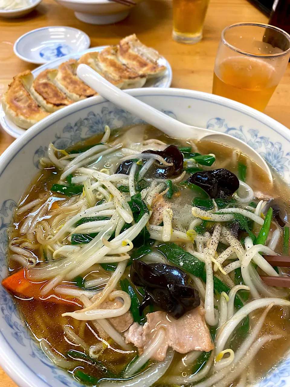 Snapdishの料理写真:満州ぎょうざ　もやしラーメン|みーさん