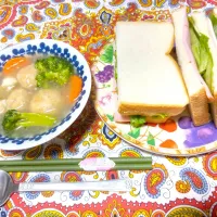 Snapdishの料理写真:お昼。#サンドイッチ、ハムチーズ入り。
#野菜スープ肉団子入、自家製。