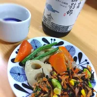 Snapdishの料理写真:蓮根の煮物とひじきの和え物with 白鶴御影郷|おはぎさん