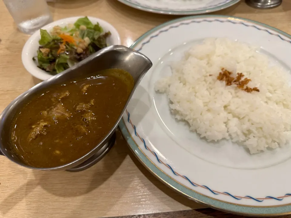 Snapdishの料理写真:スタミナ牛すじカレー🍛|buhizouさん