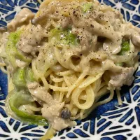 Snapdishの料理写真:しめじと豚肉の豆乳クリームパスタ|ちぐけんさん