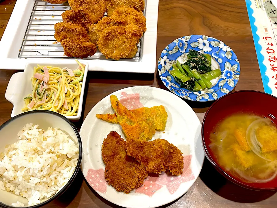 ヒレカツ　じゃがいものチーズガレット　かぼちゃの味噌汁　小松菜のごま和え　スパゲッティサラダ|おさむん17さん