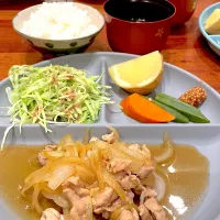 Snapdishの料理写真:豚生姜焼き　蒸し野菜　味噌汁|とゆあさん