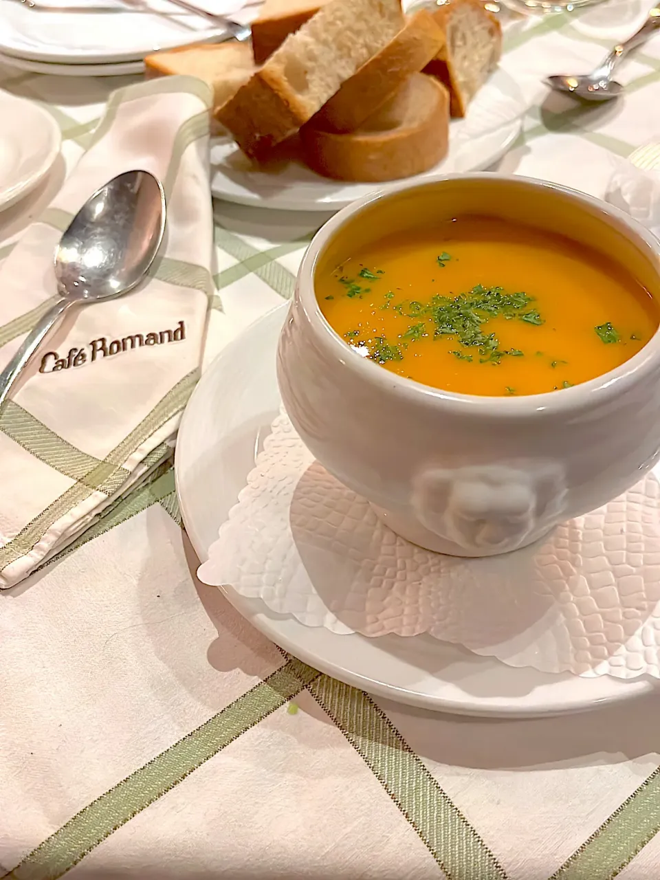 Snapdishの料理写真:3 PUMPKIN SOUP #butternut #pumpkin #swiss #tradition|LNAさん