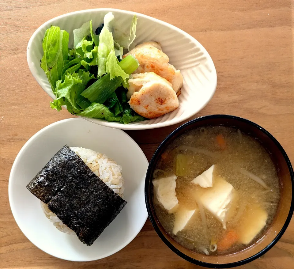 おにぎり朝ごはん🍙|しあるさん