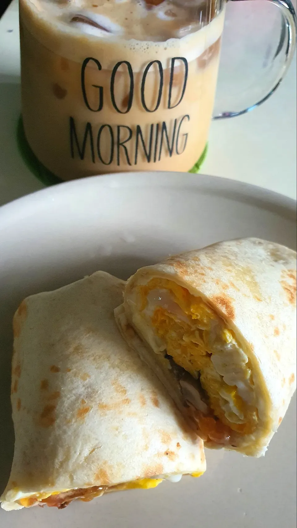 Happy Sunday wrap eggs brown mushrooms cheese mayo tomatoes 🍅 😋 iced latte 🥰😍|🌷lynnlicious🌷さん