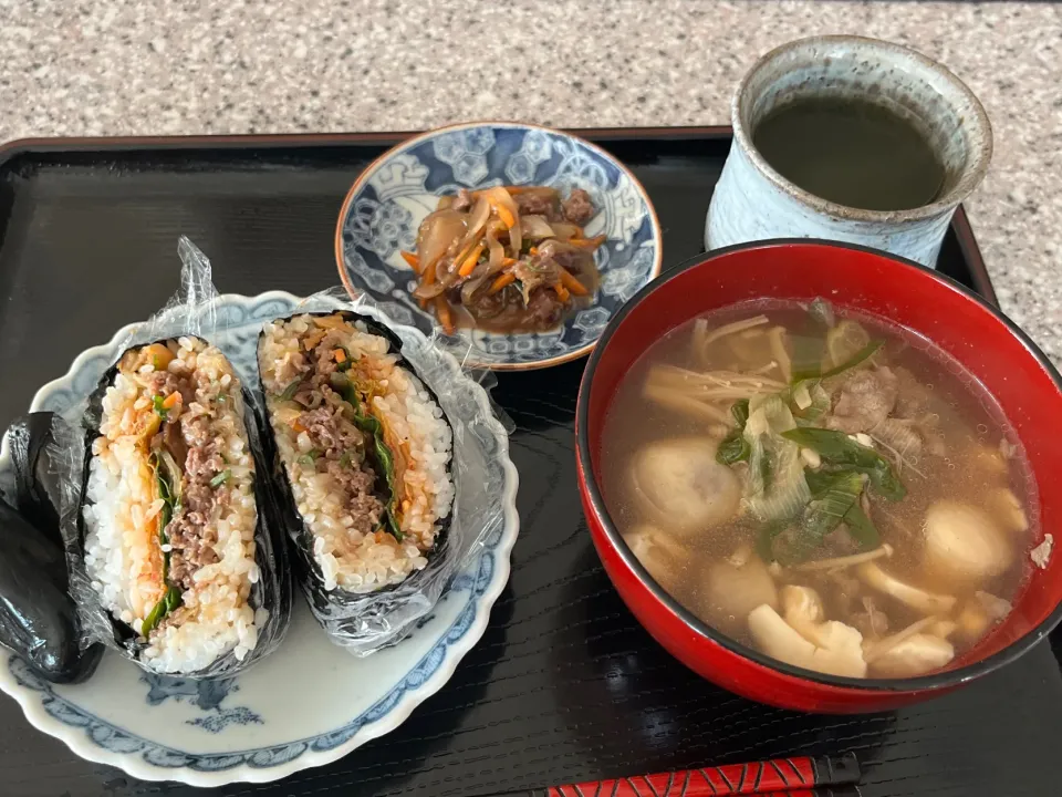 Snapdishの料理写真:キンパ風おにぎらずと山形風芋煮|kittykittyさん