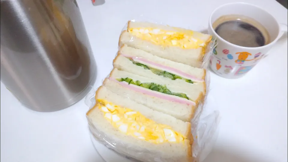 10/20の朝ごはん🌄🍴
サンドイッチとコーヒー|卯月さん